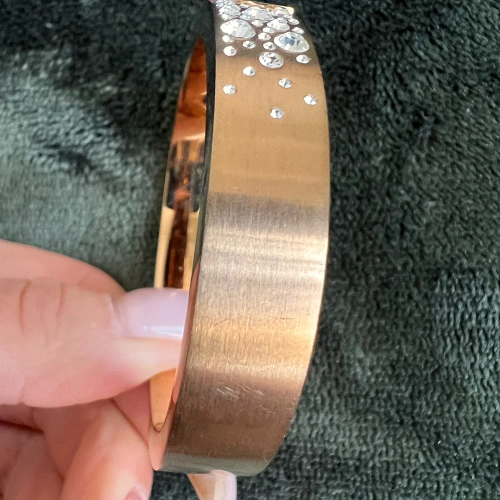 MICHAEL KORS ROSE GOLD TONE,SCATTERED PAVE HINGE OVAL CUFF BRACELET MKJ5989 - Picture 7 of 9